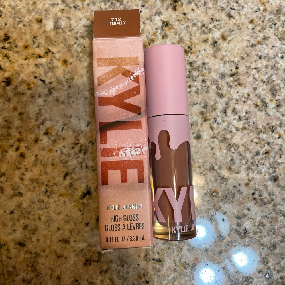 KYLIE cosmetics lipgloss